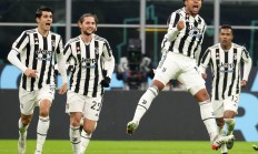 ac米兰下载-关于尤文图斯球员庆祝进球，全队士气高昂的信息