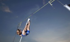 米兰体育官网-黄蜂火力压制奇才，爱德华兹在F1新赛季揭幕战接管比赛