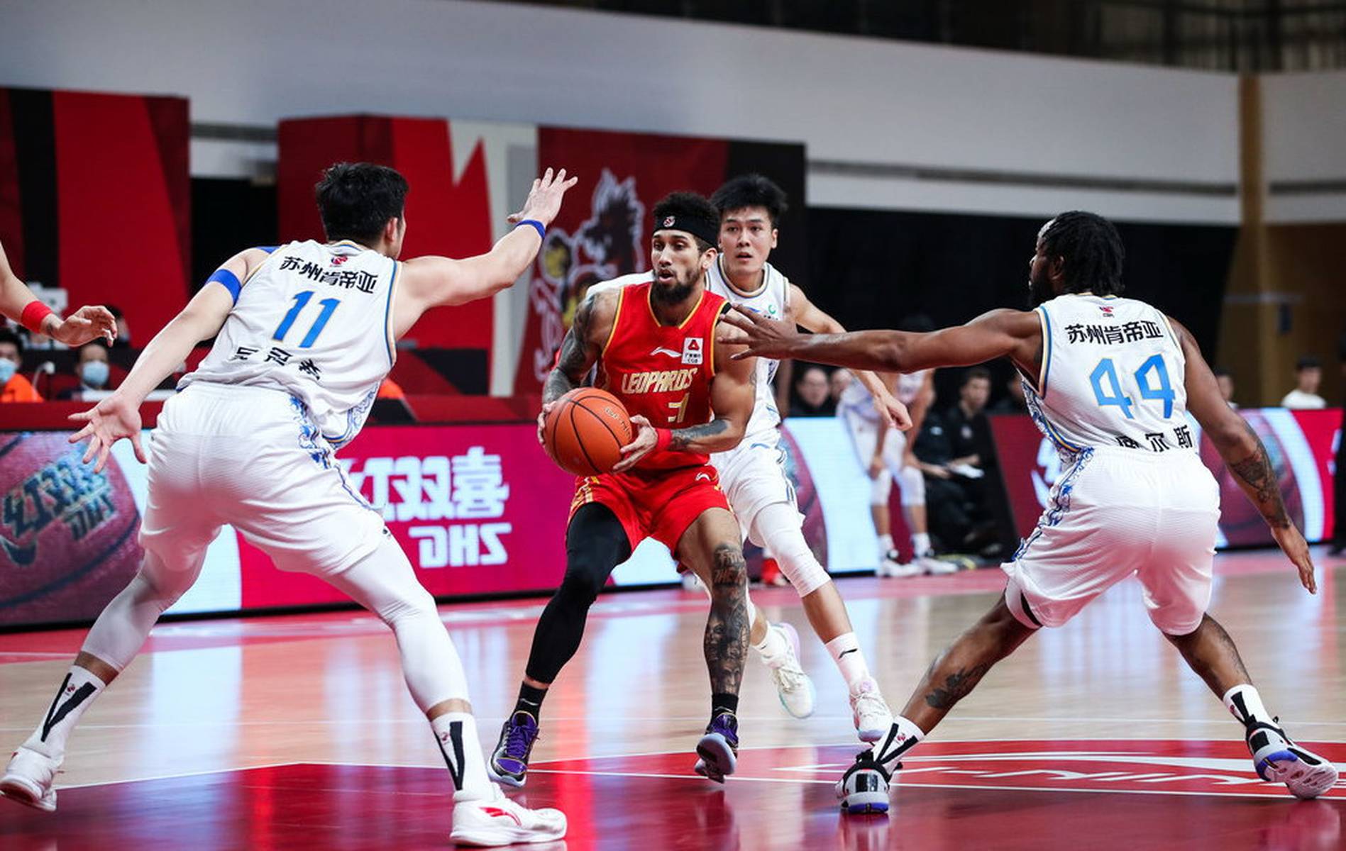 江苏男篮客场战胜深圳队，豪取五连胜的简单介绍