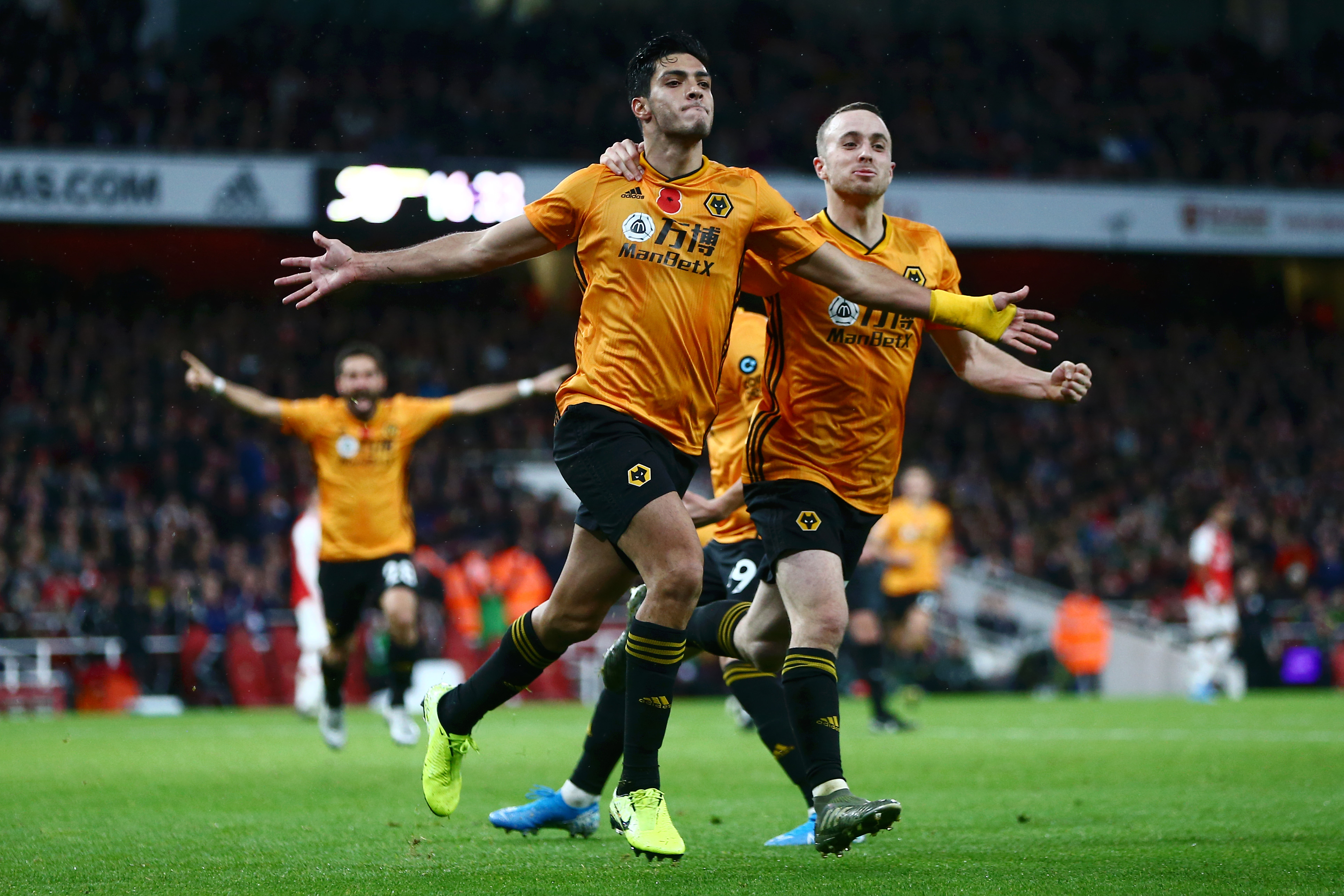 尼斯坐镇主场战平甘冈，保级道路漫长