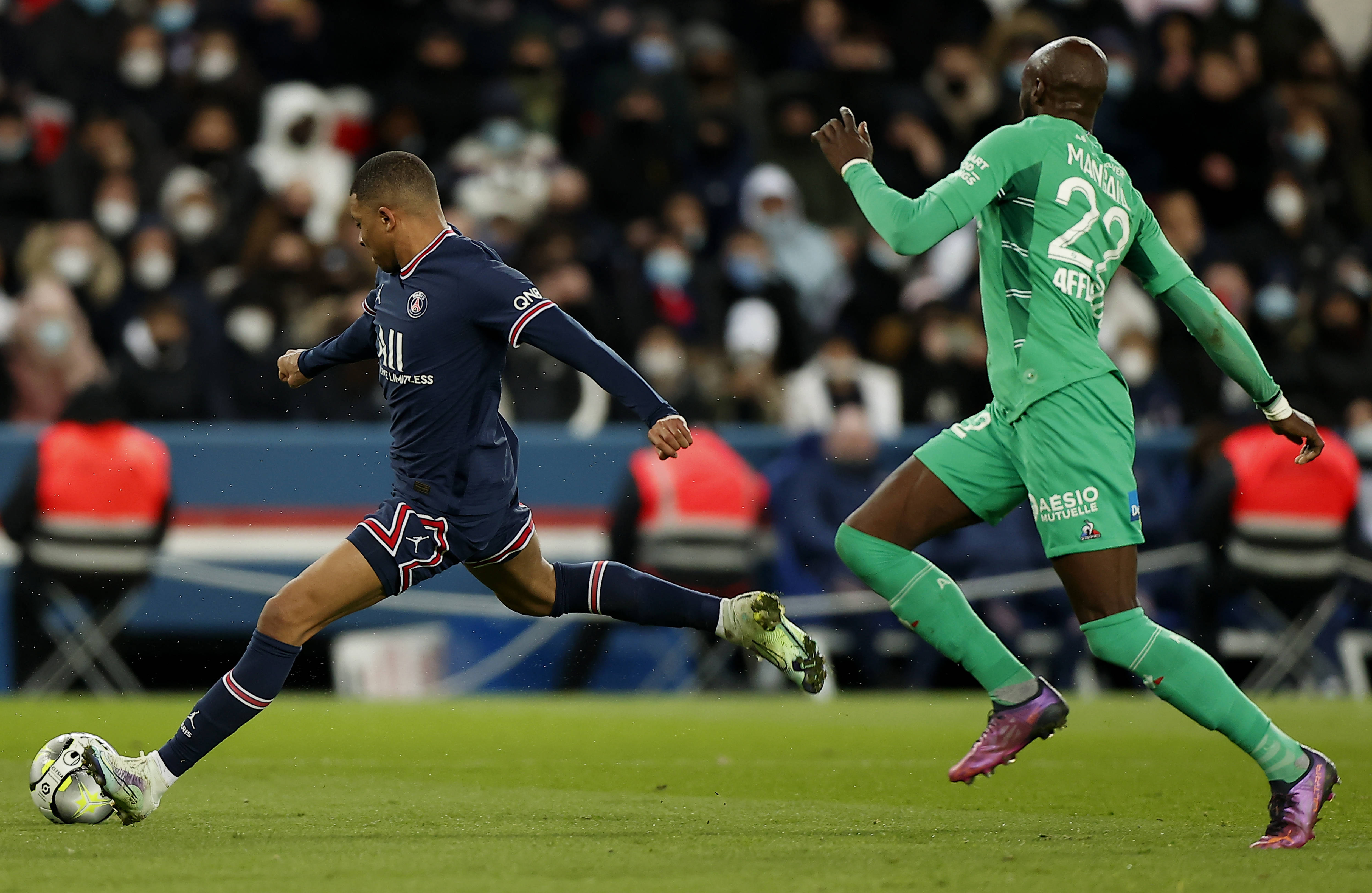 巴黎队员表现抢眼，帮助球队取得胜利的简单介绍