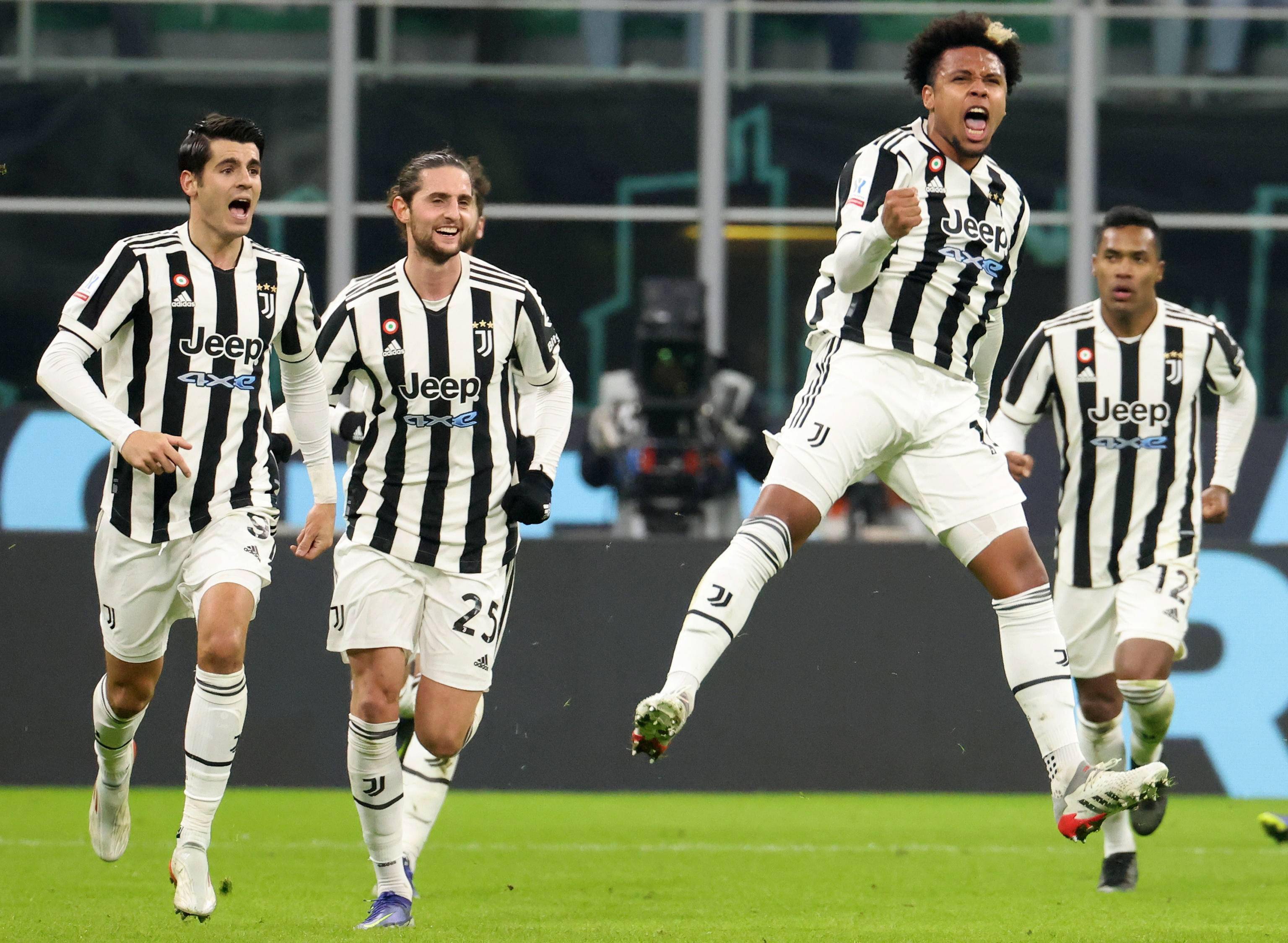 关于尤文图斯球员庆祝进球，全队士气高昂的信息