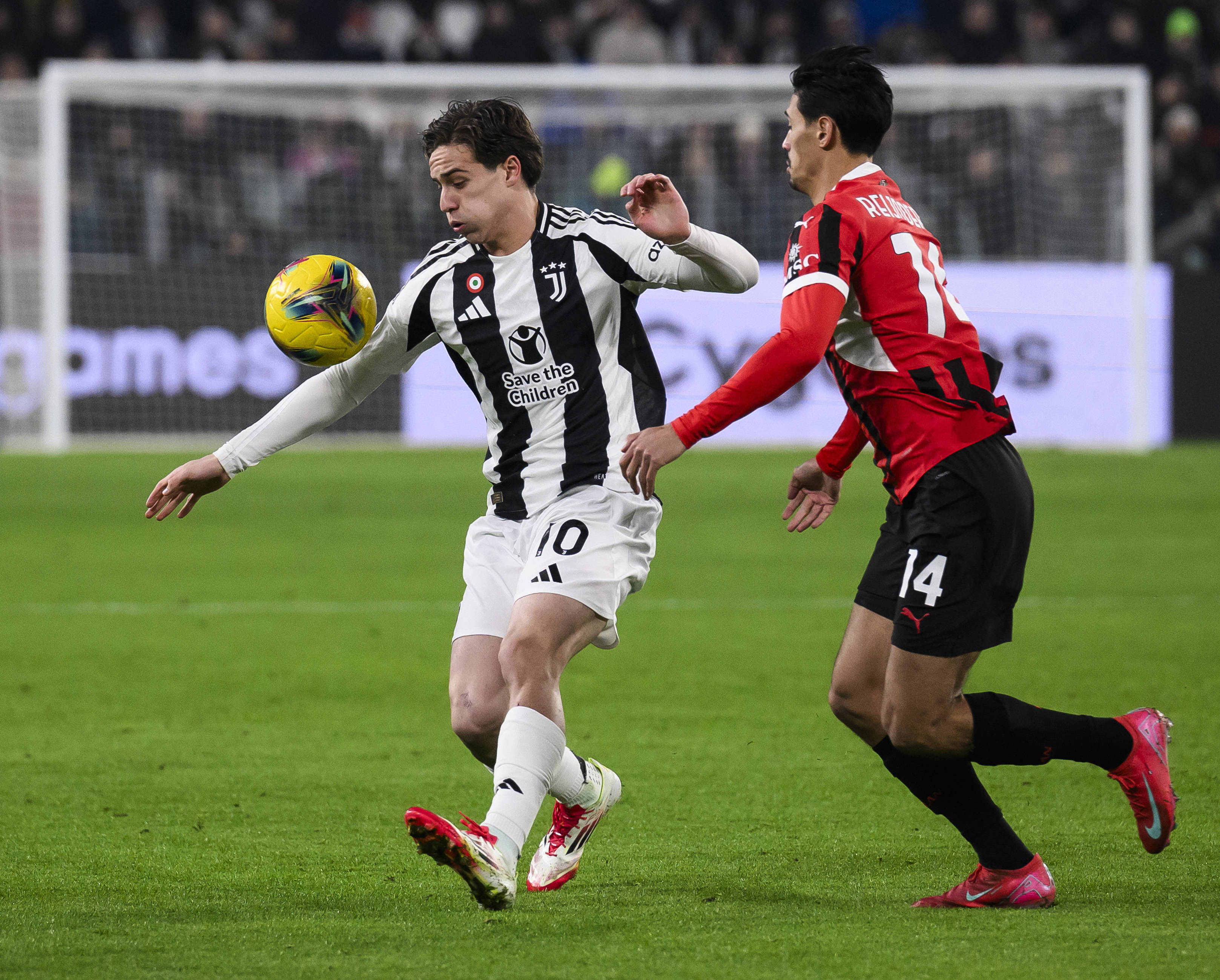 关于尤文图斯球员庆祝进球，全队士气高昂的信息