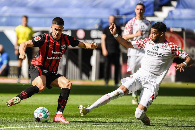 法兰克福主场击败对手晋级欧联杯半决赛的简单介绍