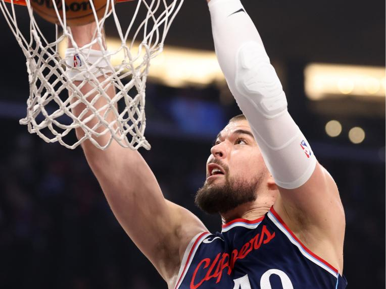 西班牙男篮力克爵士，约基奇绝境逆转的简单介绍