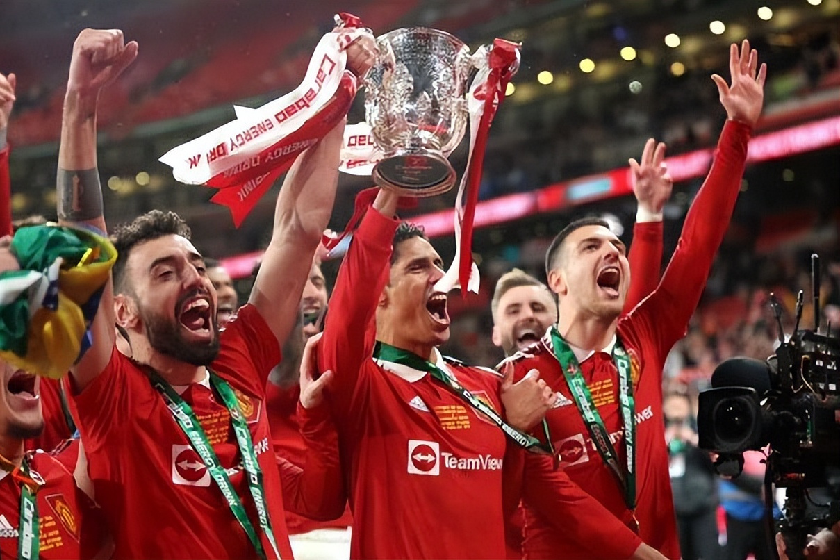 曼联战胜对手领先，球队发挥出色的简单介绍