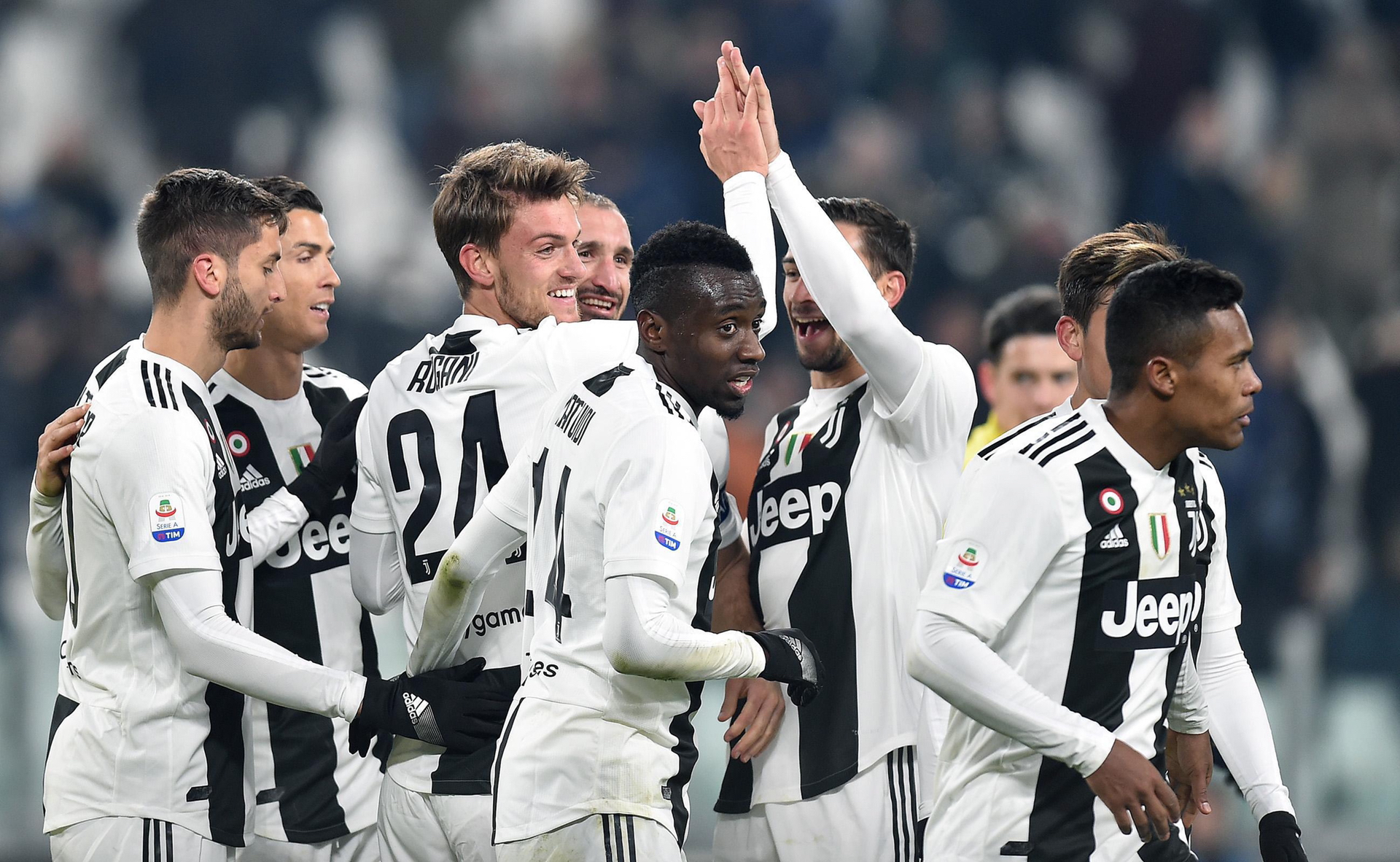 包含尤文鏖战皇马，苏亚雷斯状态火热的词条