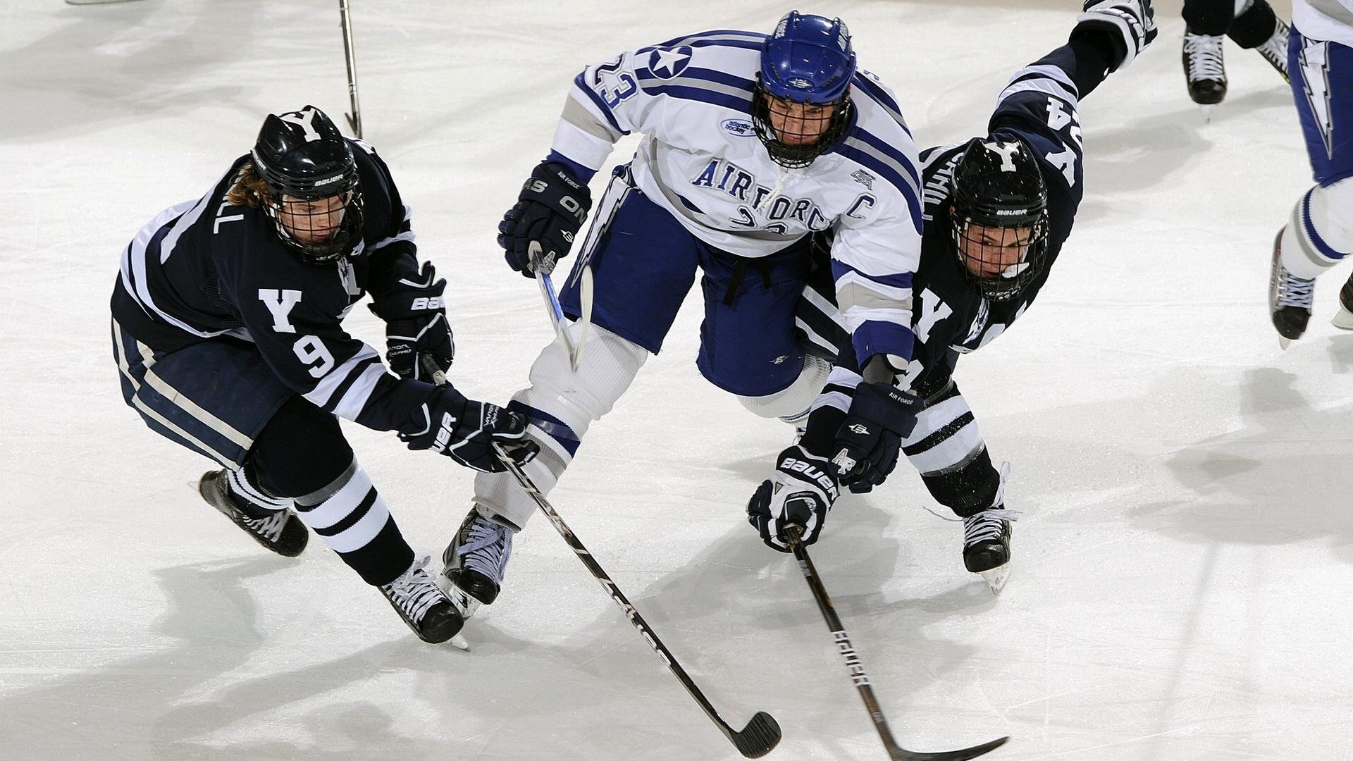 哈利伯顿爆发如惊雷，火箭一波流带走勇士，青春风暴改写西区格局