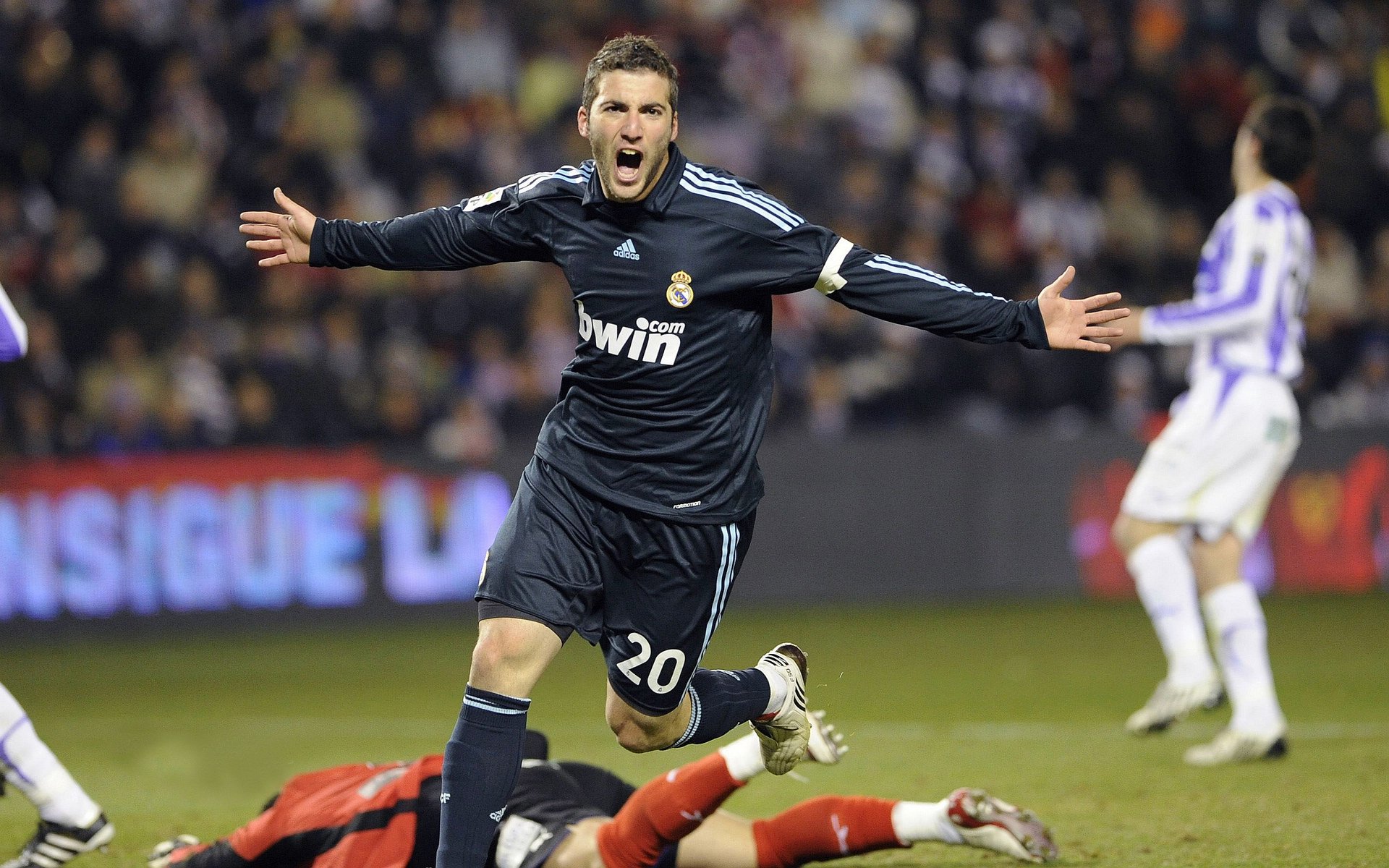 厄德高攻防两端统治赛场,南非与苏格兰之战中的唯一性